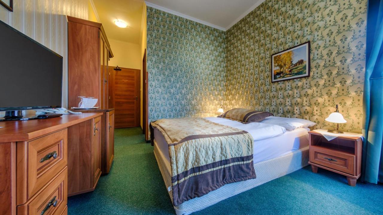 Hotel Tevel Sladkovicovo Esterno foto