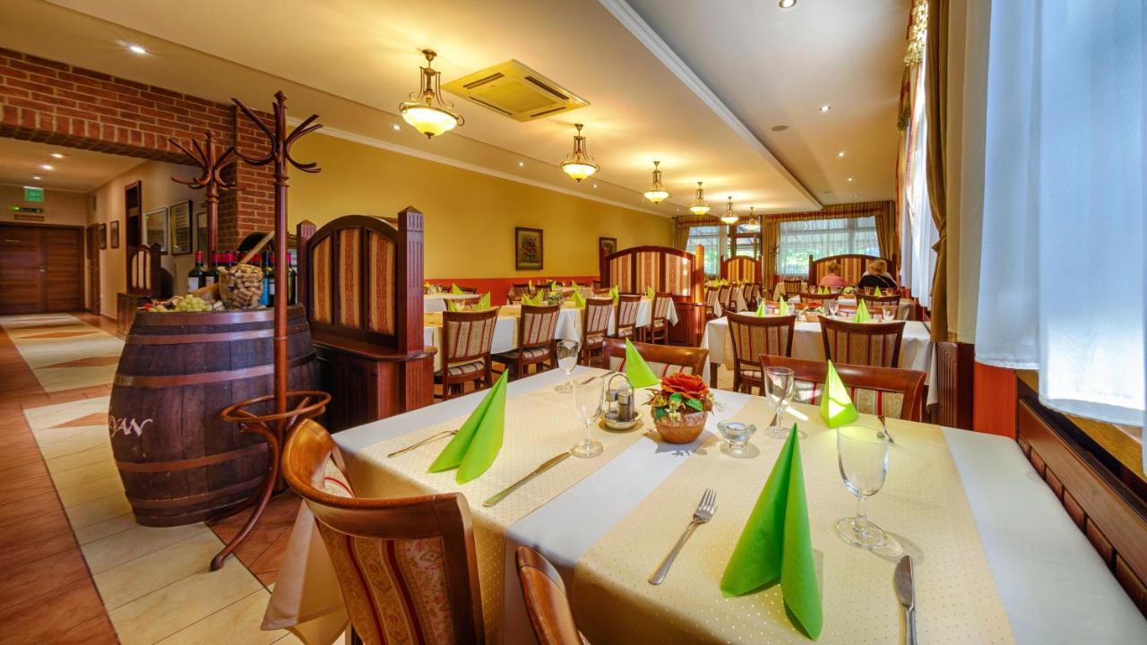 Hotel Tevel Sladkovicovo Esterno foto
