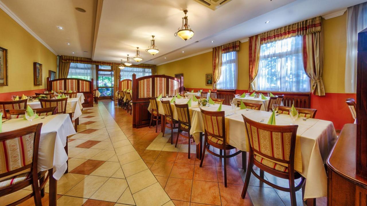 Hotel Tevel Sladkovicovo Esterno foto